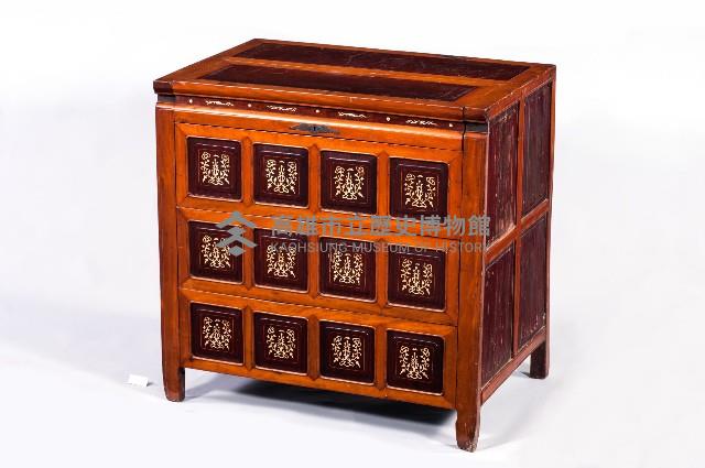 獸骨鑲嵌花草紋蓋頭櫃藏品圖，第1張