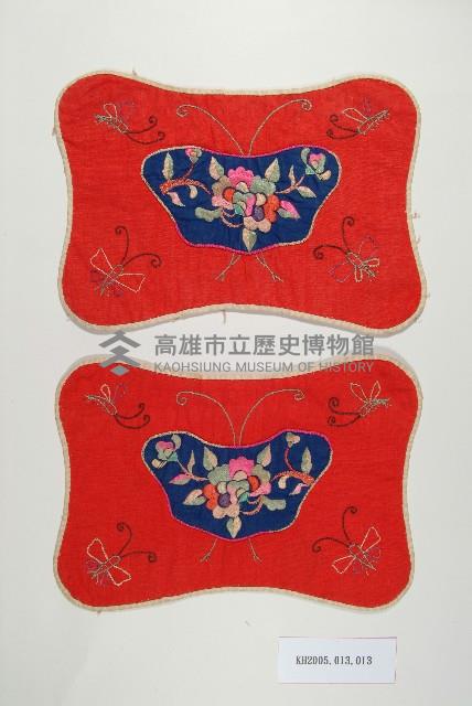 紅棉地蝶戀花彩繡枕頂藏品圖，第1張