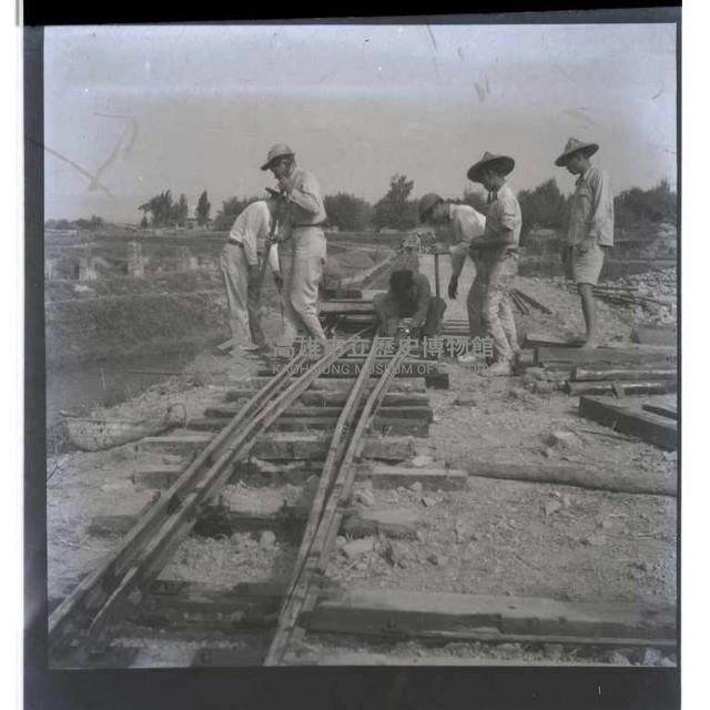開闢中華路時所架設之臨時鐵道藏品圖，第1張