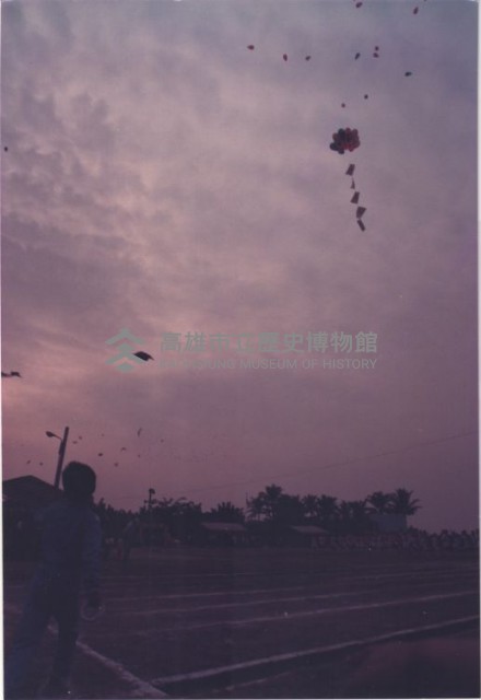 鳳鳴國小運動會施放汽球升空藏品圖，第1張