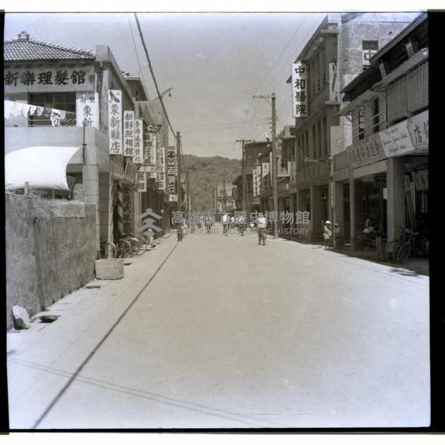 道路翻修後的高雄市新樂街藏品圖，第1張