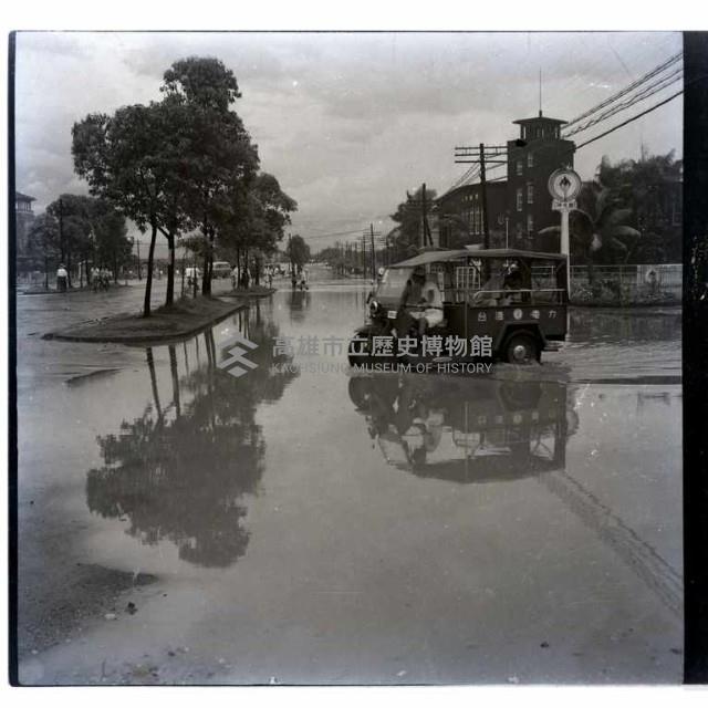 高雄市政府前積水一景藏品圖，第1張