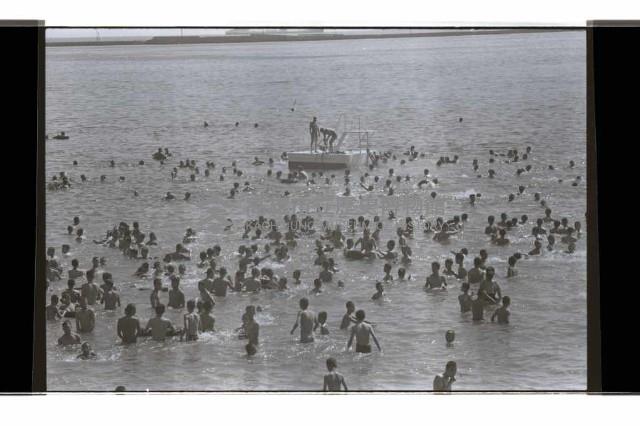 海水浴場弄潮（西子灣）藏品圖，第2張