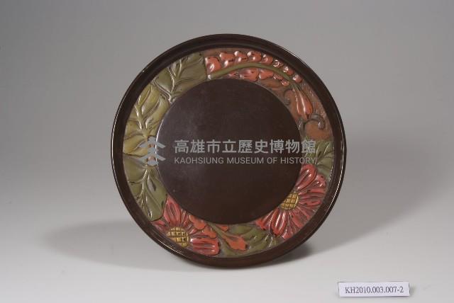 雕刻彩繪花卉紋圓形漆盒及盤藏品圖，第2張