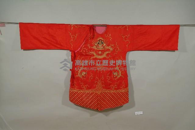 -1紅綢地盤金繡新娘蟒衣、-2紅綢地龍鳳紋盤金繡馬面裙藏品圖，第2張