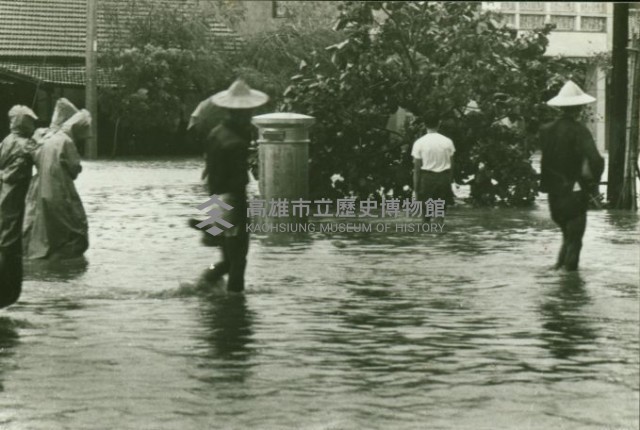 1962年7月23日凱蒂颱風襲高雄中正路打通前舊郵總局前-2藏品圖，第1張