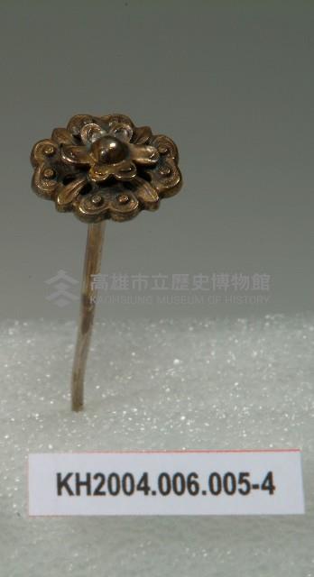 -1：銀錢幣釵、-2及-4：銀鎏金花卉紋簪、 -3：銀花葉紋簪 -5：銀鑲塑料蓮蓬紋簪藏品圖，第4張