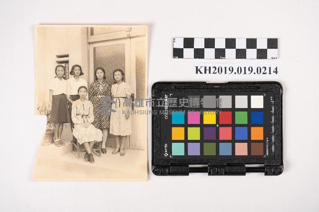 洪勸女與參與皇民奉公會之友人合影藏品圖，第1張