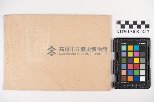 周蘭一家於洪稇源商號前合影藏品圖，第1張