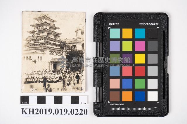 屏東女中學生至臺灣博覽會第二會場愛知館前合影藏品圖，第1張