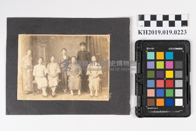 周蘭與其子女合影藏品圖，第1張