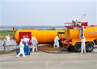 2015年勞動影像暨說故事徵集比賽《勞工冒險搶救化學槽車翻覆作業》蔡致模攝藏品圖，第1張