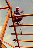 《汗水直直落 勞工影像故事輯》險峰中賺食「勤奮簡樸雙手搬運不畏苦」照片藏品圖，第4張