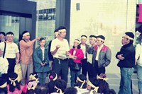1992年10月18日勤翔員工赴老闆台北住處和勞委會抗議數位相片藏品圖，第1張