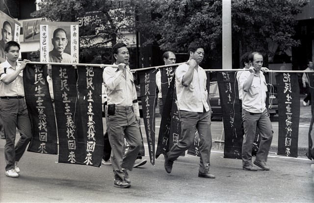 《汗水直直落 勞工影像故事輯》勞動史「臺北市」照片的圖片