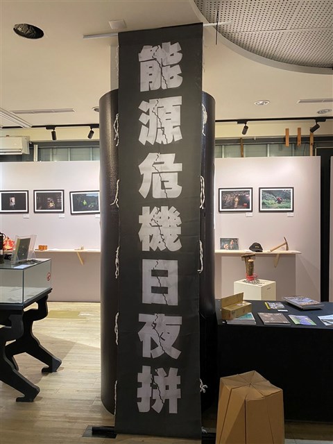 2021年五一勞動節遊行手舉布條組的圖片