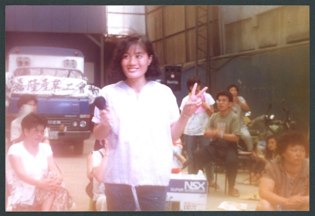 1992年7月1~2日嘉隆關廠工人佔領廠區和宿舍過夜抗議之相片數位檔的圖片