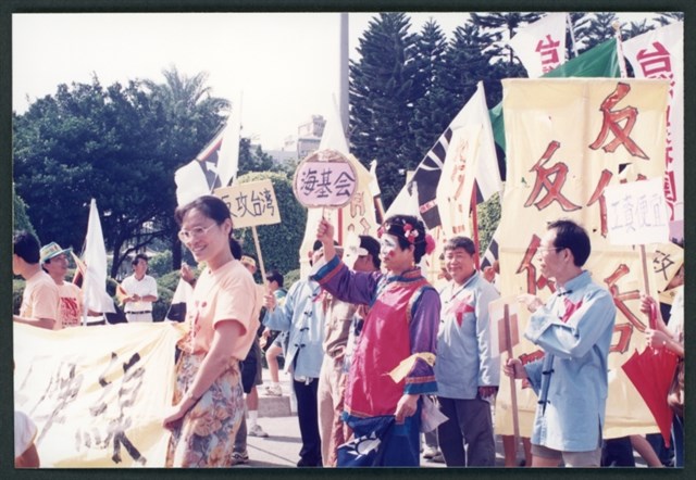 1992年10月4日「一台一中行動聯盟」舉辦「1004大遊行」相片數位檔的圖片