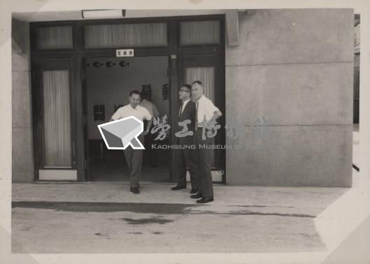 台肥公司《五十五年三月監察委員視察本廠》照片1藏品圖，第7張