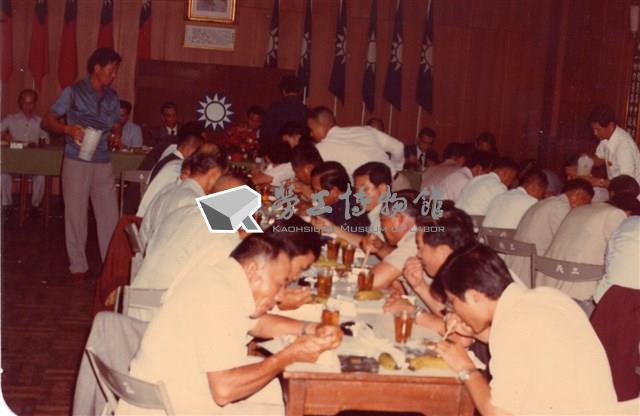 高雄市鐵路貨物搬運職業工會「慶祝中華民國70周年建國勞工愛國座談會」照片藏品圖，第3張