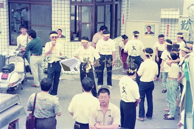 1992年10月勤翔紡織惡性關廠員工圍廠抗議數位相片藏品圖，第1張