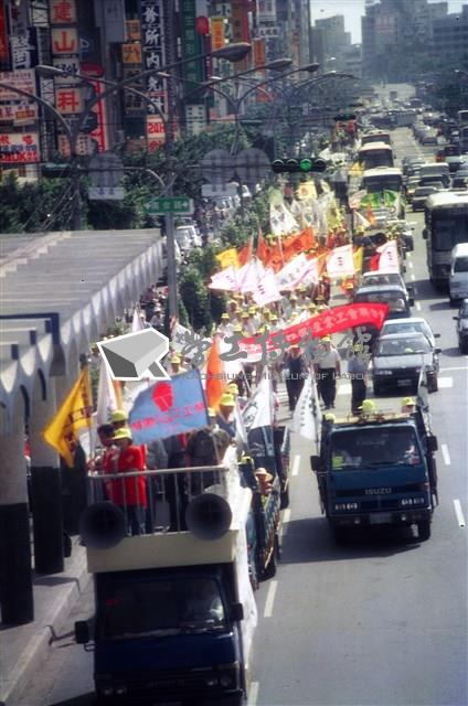勞動影像暨說故事徵集比賽《全民賤保遊行》鄭培業攝藏品圖，第1張