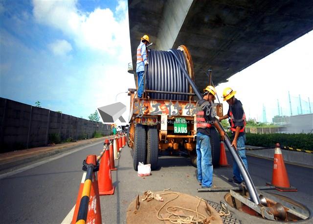 2015年勞動影像暨說故事徵集比賽《電力建設勞工施工》蔡致模攝藏品圖，第1張