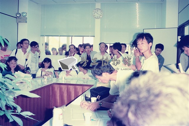 1992年10月勤翔紡織惡性關廠員工圍廠抗議數位相片藏品圖，第1張