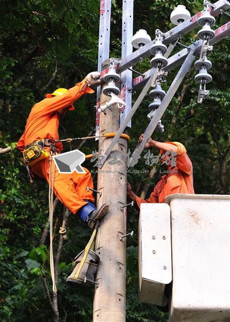2015年勞動影像暨說故事徵集比賽《電力建設勞工高空作業中》蔡致模攝藏品圖，第1張