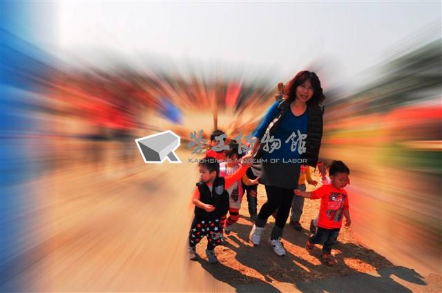 勞動影像暨說故事徵集比賽《母雞帶小雞》鄭培業攝藏品圖，第1張