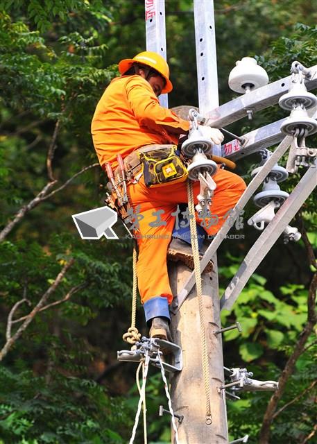 2015年勞動影像暨說故事徵集比賽《電力建設勞工冒險施工》蔡致模攝藏品圖，第1張