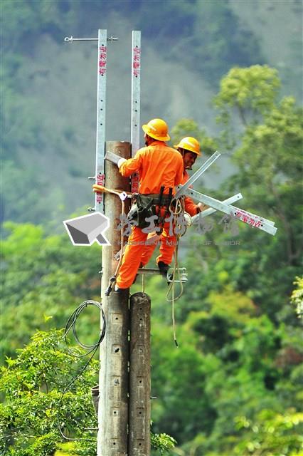 2015年勞動影像暨說故事徵集比賽《電力建設勞工高空施工》蔡致模攝藏品圖，第1張