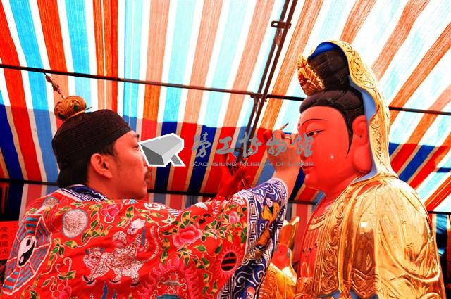 勞動影像暨說故事徵集比賽《開光點眼》鄭培業攝藏品圖，第1張