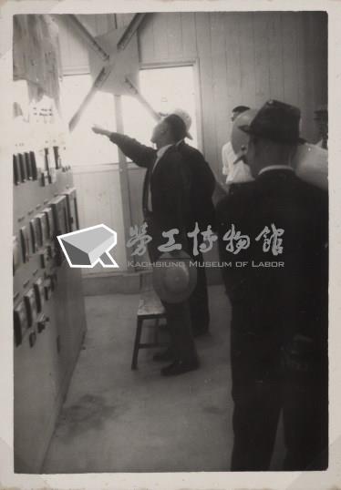 台肥公司《五十五年二月陳總經理視察》照片3藏品圖，第2張