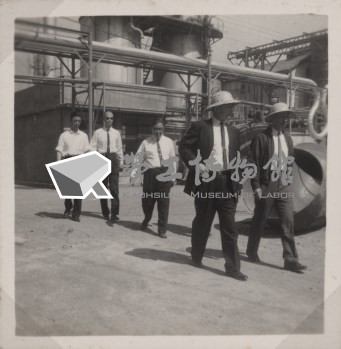 台肥公司《臺肥總經理蒞廠參觀之四》照片2藏品圖，第2張
