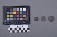 圓形有孔銅片藏品圖，第3張