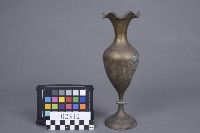 高足長頸瓶藏品圖，第2張