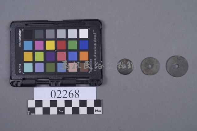 圓形有孔銅片藏品圖，第3張