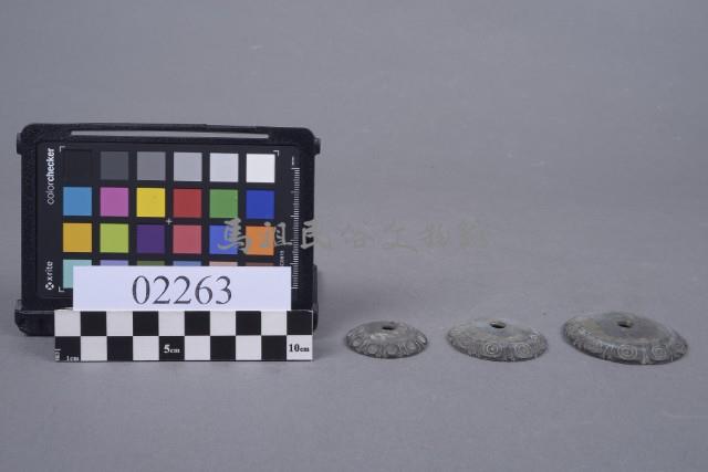 圓形花紋有孔銅片藏品圖，第4張