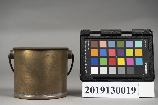 銅製容器的圖片