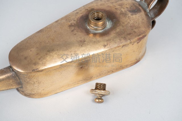 尖嘴銅製油壺藏品圖，第8張