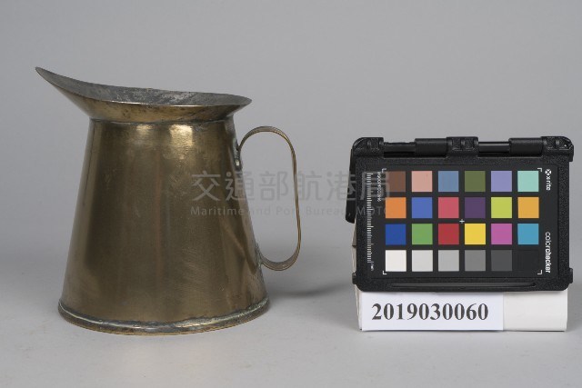 銅製油壺藏品圖，第1張