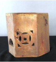 鏤空錢紋六角陶桶藏品圖，第1張