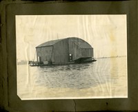 《王助相簿》水上飛機浮動廠棚背面藏品圖，第1張