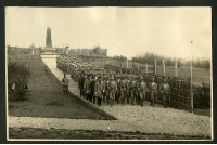 《若槻道隆相簿》學生至澎湖日本陸軍墓地行軍照藏品圖，第1張