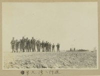昭和14年-於大灣永康附近野外軍事訓練-白軍行進前往大灣藏品圖，第1張