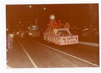 〈七十二年度慶祝國慶花車遊行〉照片藏品圖，第1張