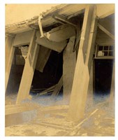 〈1935年新竹、臺中地震-內埔公學校廊下損害狀況〉照片藏品圖，第1張