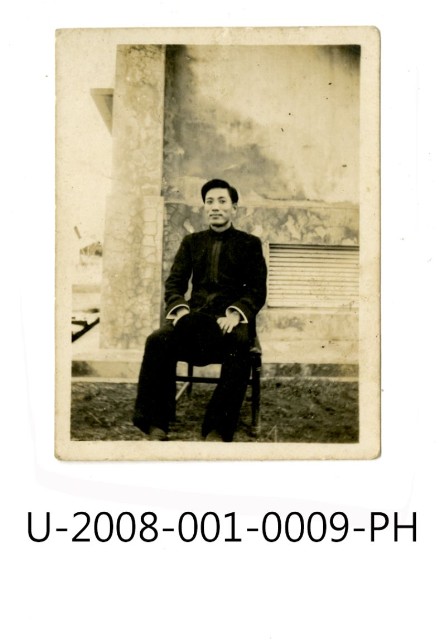 A teacher at Tainan Prefecture Tainan Industrial Secondary School 