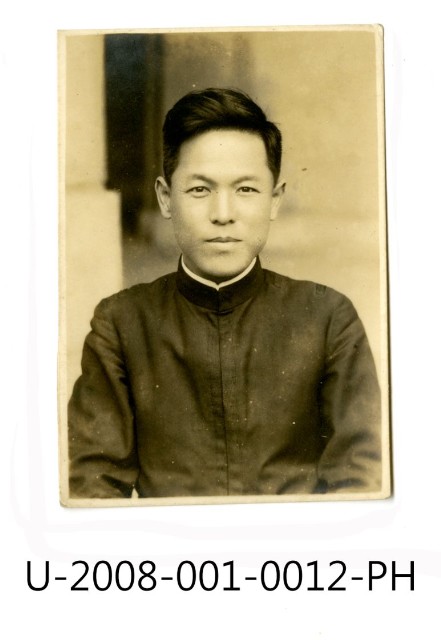 A teacher at Tainan Prefecture Tainan Industrial Secondary School 